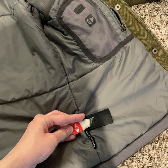 SOLD😍NORTH FACE XS women’s winter/fall jacket faux fur trendy  olive green belt - Picture 7 of 17